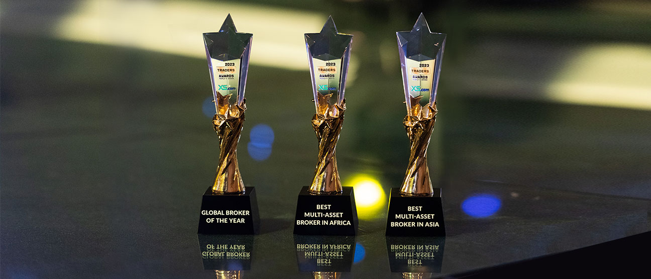 إكس أس دوت كوم تحصد ثلاثية من الجوائز وتُتَوج بلقب أفضل وسيط عالمي لعام 2023